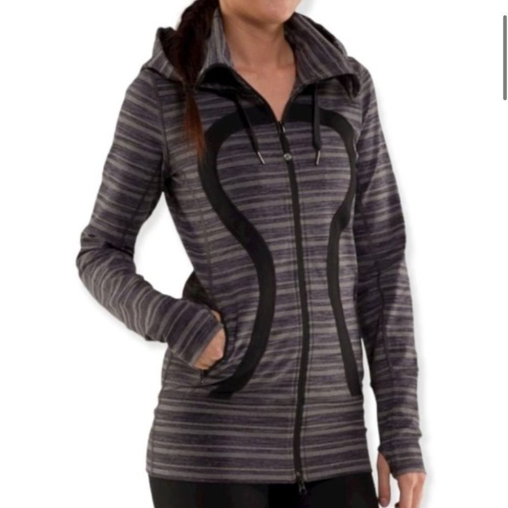 Lululemon In Stride jacket in a black and grey striped/heathered pattern size 6